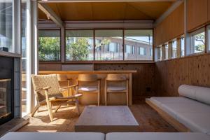 Posezení v ubytování AMAO Villa 富戸