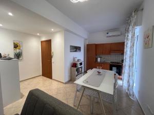 A kitchen or kitchenette at GABRY HOUSE
