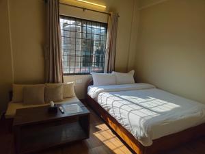 Un pat sau paturi într-o cameră la Hotel Blossom