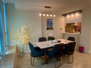 a dining room table and chairs in a kitchen at Luxury Centaurus Apartments Islamabad in Islamabad