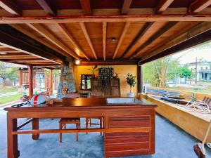 a kitchen with a wooden table in a room at Moc Homestay & Villa in Cư Chinh