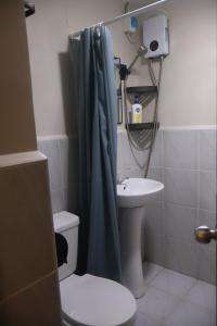 O baie la Pool view Condo with Balcony near Mactan Airport - La Vela Studio Mactan