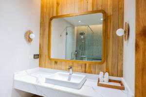 Ein Badezimmer in der Unterkunft Phi Phi at Pier
