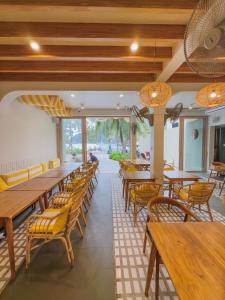 Ein Restaurant oder anderes Speiselokal in der Unterkunft Phi Phi at Pier 