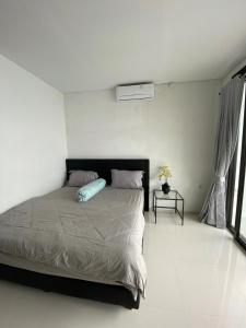 a bedroom with a bed in a white room at Villa Kila Rengganis Lombok in Prampuan
