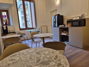 Kuchyň nebo kuchyňský kout v ubytování Hotel Duca D'Aosta