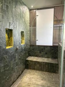 Vannituba majutusasutuses EleMYNT LifeStyle Hotel