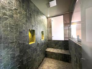 Vannituba majutusasutuses EleMYNT LifeStyle Hotel