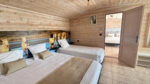 Postel nebo postele na pokoji v ubytování Hotel Mas des Lys