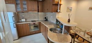 Dapur atau dapur kecil di Rada's Apartment BSV +35 gambar