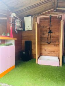 a room with a bath tub in a room with grass at Logement indépendant avec parking dans un quartier de standing proche de la plage in Les Lecques