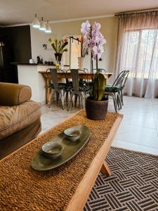 Χώρος καθιστικού στο 31 Greenway Woods Ease and Style