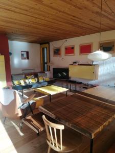 Posezení v ubytování Chalet design, 7 bed, Wi-Fi, Tv, Cortina