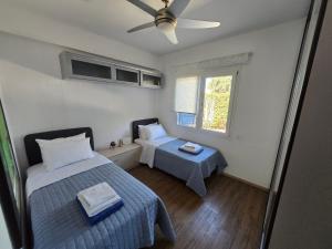 Ένα ή περισσότερα κρεβάτια σε δωμάτιο στο Urban oasis next to the beach +14 φωτογραφίες