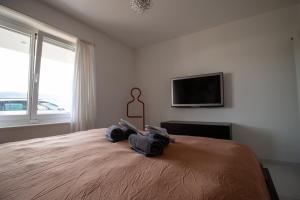 Llit o llits en una habitació de Veralto - Modern Suite with Como Lake view