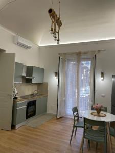 Kuchyň nebo kuchyňský kout v ubytování Palermo Centro Gaale