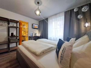 Łóżko lub łóżka w pokoju w obiekcie "Das Schlafzimmer" Erlebnis & Boutiquehotel - ehemals Hacienda Mexicana