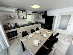 a dining room table and chairs in a kitchen at MERTIK house in Omišalj