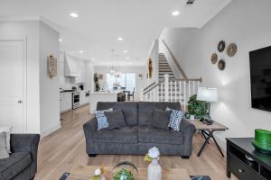 Ruang duduk di Modern 3BR in Bishop Arts - Walk to Shops & Dining Duplex +32 gambar