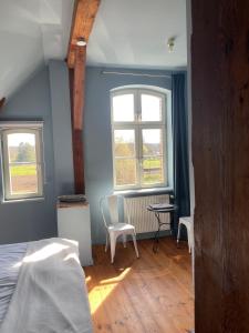 Ein Bett oder Betten in einem Zimmer der Unterkunft An Den Wiesen Gasthaus am Finowkanal