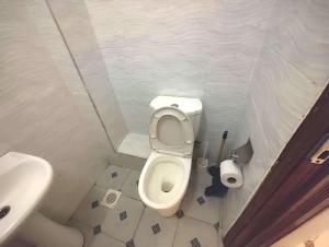 Et badeværelse på Morning glory cottage + 4 billeder