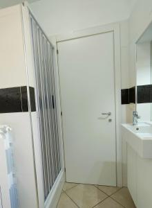 Ένα μπάνιο στο Serao House, 1 piano in centro +7 φωτογραφίες