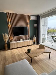 a living room with a flat screen tv on a wall at Marina View Empuriabrava - Appartement sud-ouest au canal avec terrasse in Empuriabrava