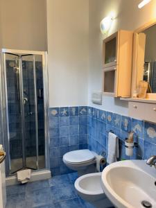 Bilik mandi di Villa Maresole +18 gambar