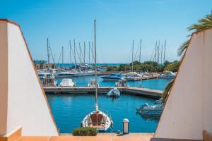 Gallery image of Appartamento direttamente sul molo vista mare spiaggia 150 m in Porto Ottiolu