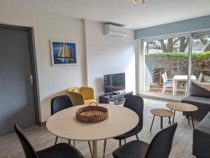 Ruang duduk di Le Pastis - Direct aan het strand en het centrum - Top locatie!