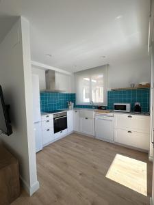 Kuchyň nebo kuchyňský kout v ubytování Apartamento ideal para vacaciones en la playa