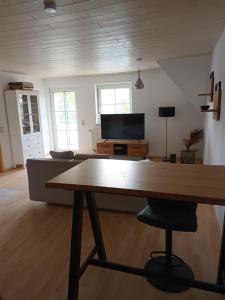 a living room with a table and a television at Herbrechtingen Eselsburg in Herbrechtingen