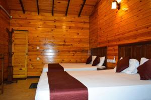 Katil atau katil-katil dalam bilik di Elvis Beach Resort