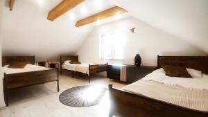 a attic room with two beds and a window at Kurna Chata in Żyłka