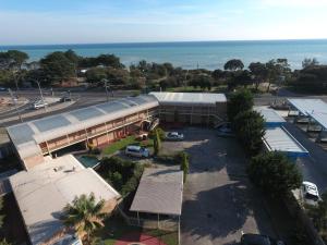 an aerial view of a building next to the ocean at Bayview Motel Rosebud/Rye in Rosebud