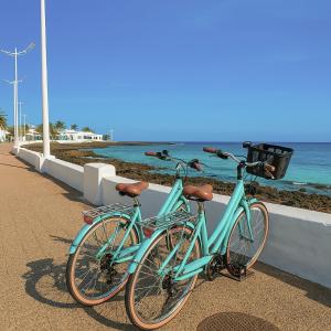 two bikes parked next to a wall near the ocean at Casa Bocaina in Playa Honda