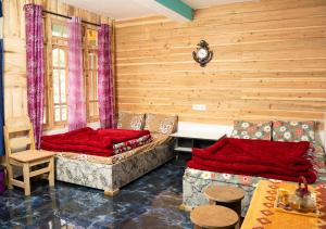 Posezení v ubytování Christina Homestay + 12 fotografií