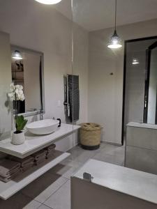 Ένα μπάνιο στο 69 Lagoon Suite