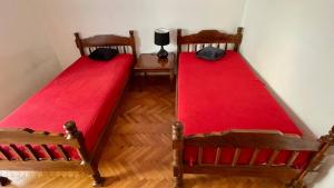 Postel nebo postele na pokoji v ubytování Porto Novi, Djenovici