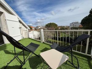Balkón alebo terasa v ubytovaní Maison Belle Époque à Royan avec Terrasse, 200m Plage - FR-1-494-157