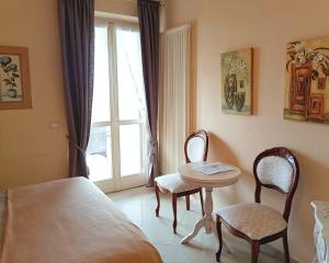 Postel nebo postele na pokoji v ubytování Domus Langhe B&B