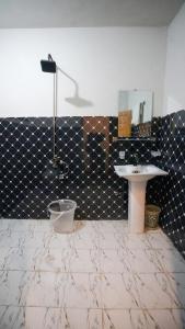 Ένα μπάνιο στο Hargisa In Hotel Skardu