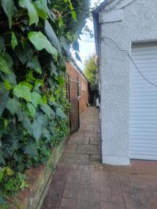 an alley leading to a house with a garage at COZY DOUBLE Bedroom STUDIO With WIFI & PARKING Waltham Cross in Cheshunt