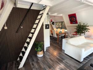 Giường trong phòng chung tại La Dolce Vita, Chalet 75, Vakantiepark Sunclass Durbuy +44 ảnh