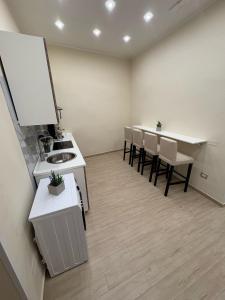 a kitchen with a counter and a table and chairs at Vikolo Apartments in Naples