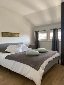 Ένα ή περισσότερα κρεβάτια σε δωμάτιο στο Duplex T4 centre historique