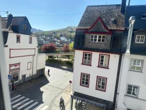 an overhead view of two buildings and a street at Moselglocke Urlaub im Herzen von Zell in Zell an der Mosel