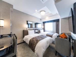 Postel nebo postele na pokoji v ubytování APA Hotel Suidobashi Ekimae