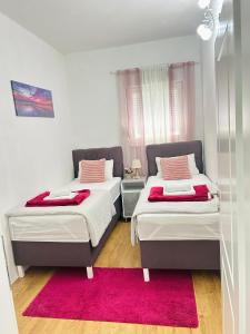 Ένα ή περισσότερα κρεβάτια σε δωμάτιο στο Apartment Tajra
