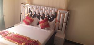 Ένα ή περισσότερα κρεβάτια σε δωμάτιο στο Golden Ark Hotel Soroti City